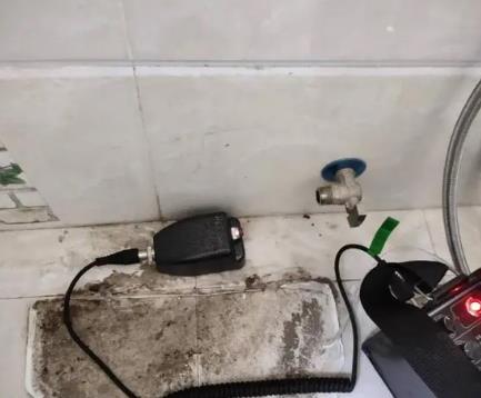 云梦屋顶漏水维修公司分享下卫生间漏水的危害及解决方法